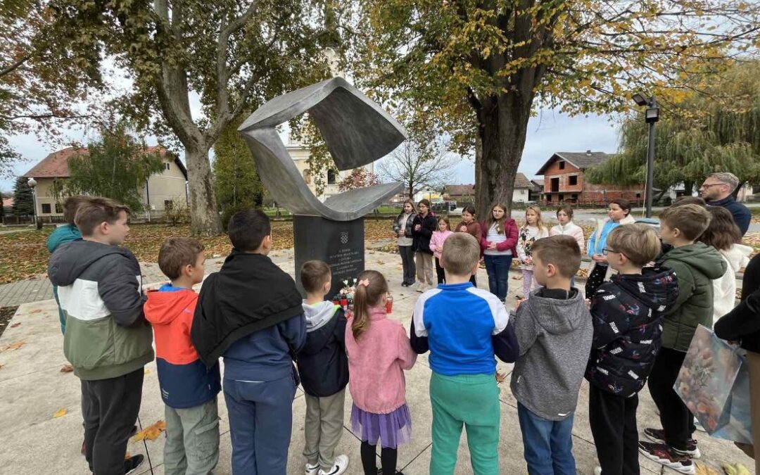 Paljenje lampiona povodom blagdana Svi sveti