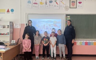 Policija posjetila prvašiće