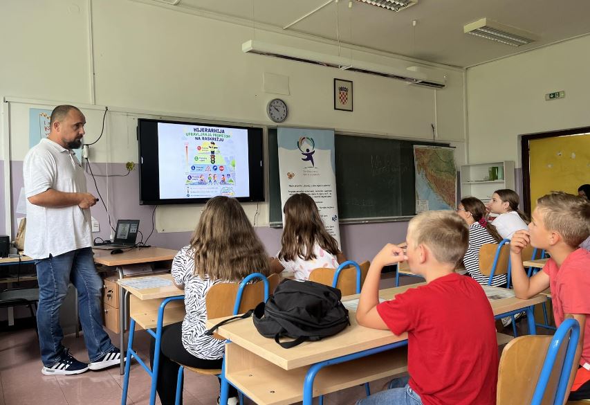 Predavanje “Sigurno u prometu na biciklu” u sklopu projekta “Zavičaj u srcu – djeca u pokretu”